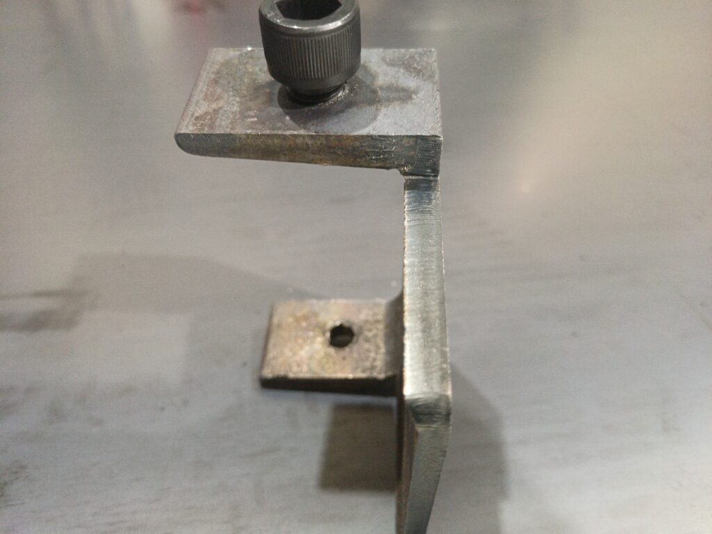 みぞ形鋼レーザー加工断面