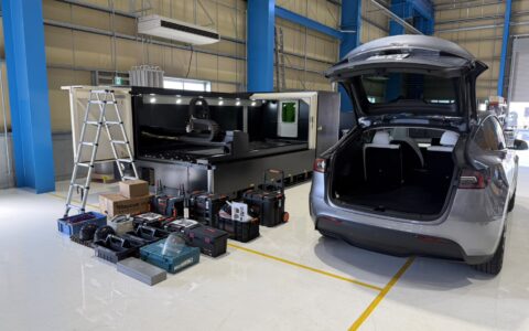 テスラという隕石